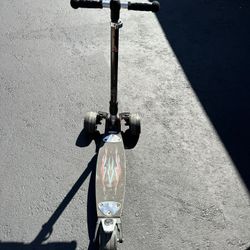  Compact 3 Wheel Lean To Steer Scooter - Micro Kickboard