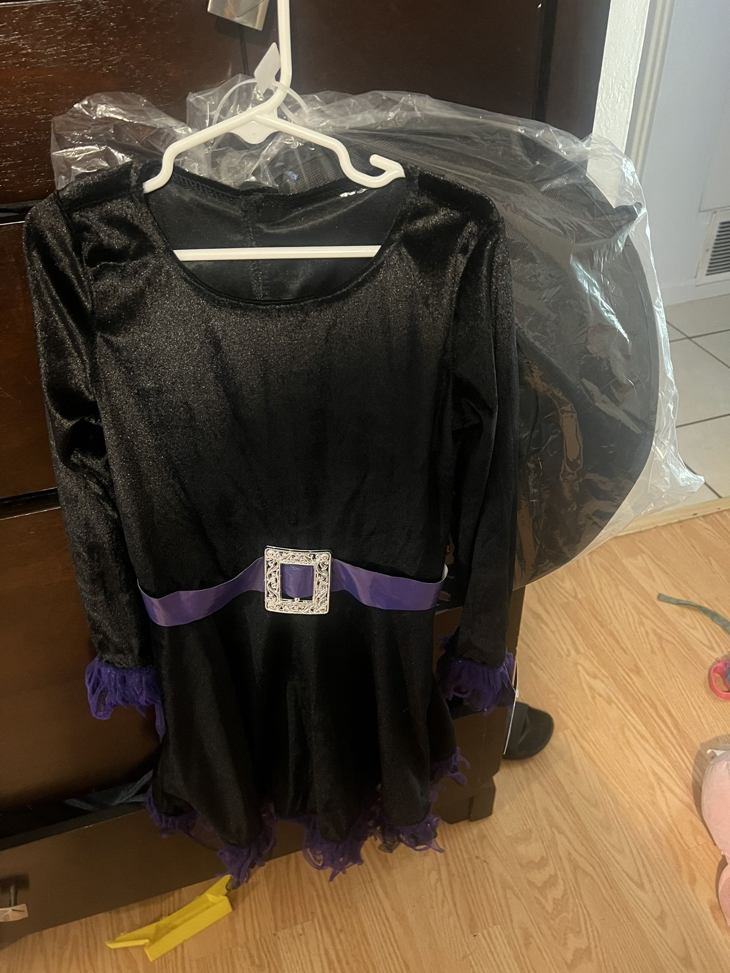 Costume Size S Girl 4T-5T