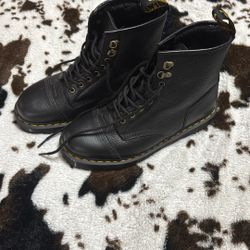 Men’s Doc Martens Size 11
