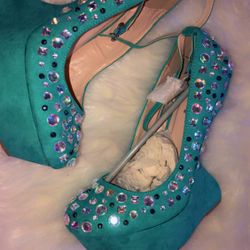 💙Cute stylish unique jeweled wedge Ankle Strap High heels size 9 BRAND NEW!!!💙