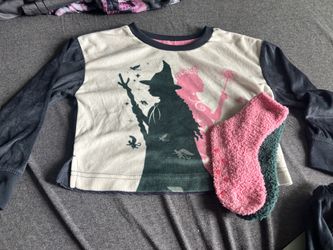 Wicked Size 4/5 pajamas $10.00