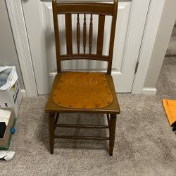 ANTIQUE Spindle Back Chair