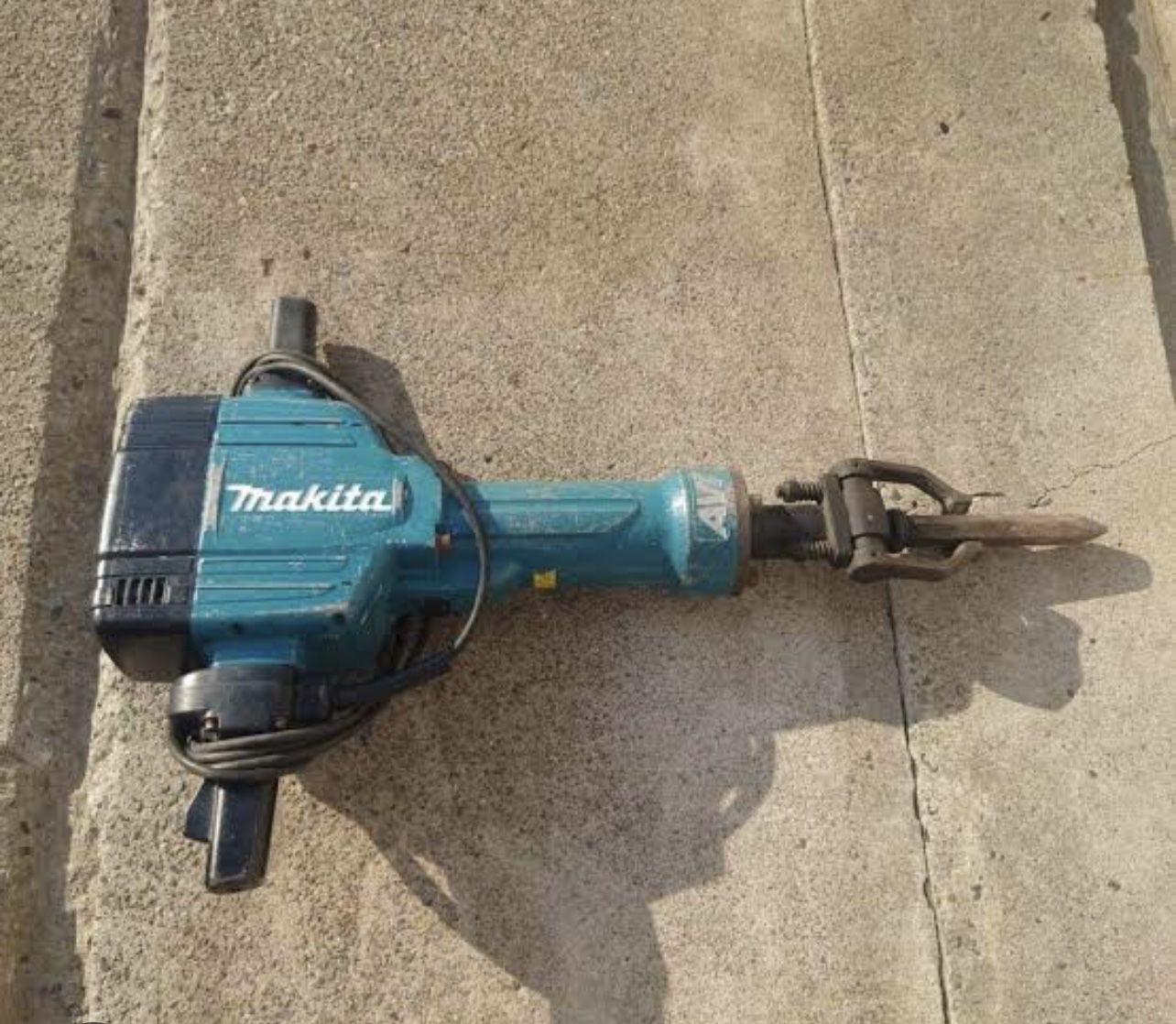 Makita 70 lb jackhammer deals