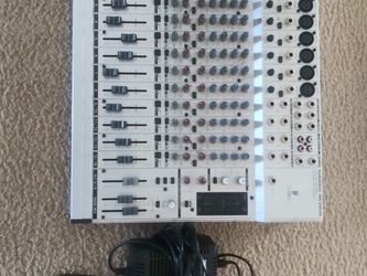 Behringnger Mx 2004A Eurorack Mixer