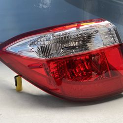 2014-2016 TOYOTA COROLLA LH OUTER TAIL LIGHT 