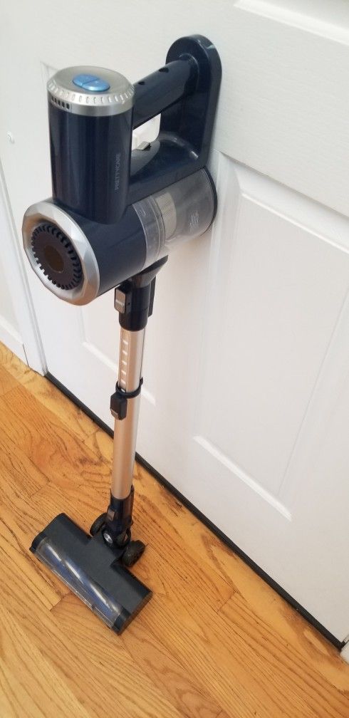 NEW cond CORDLESS VACUUM WITH AMAZING POWER SUCTION. , WORKS EXCELLENT. , IN THE BOX