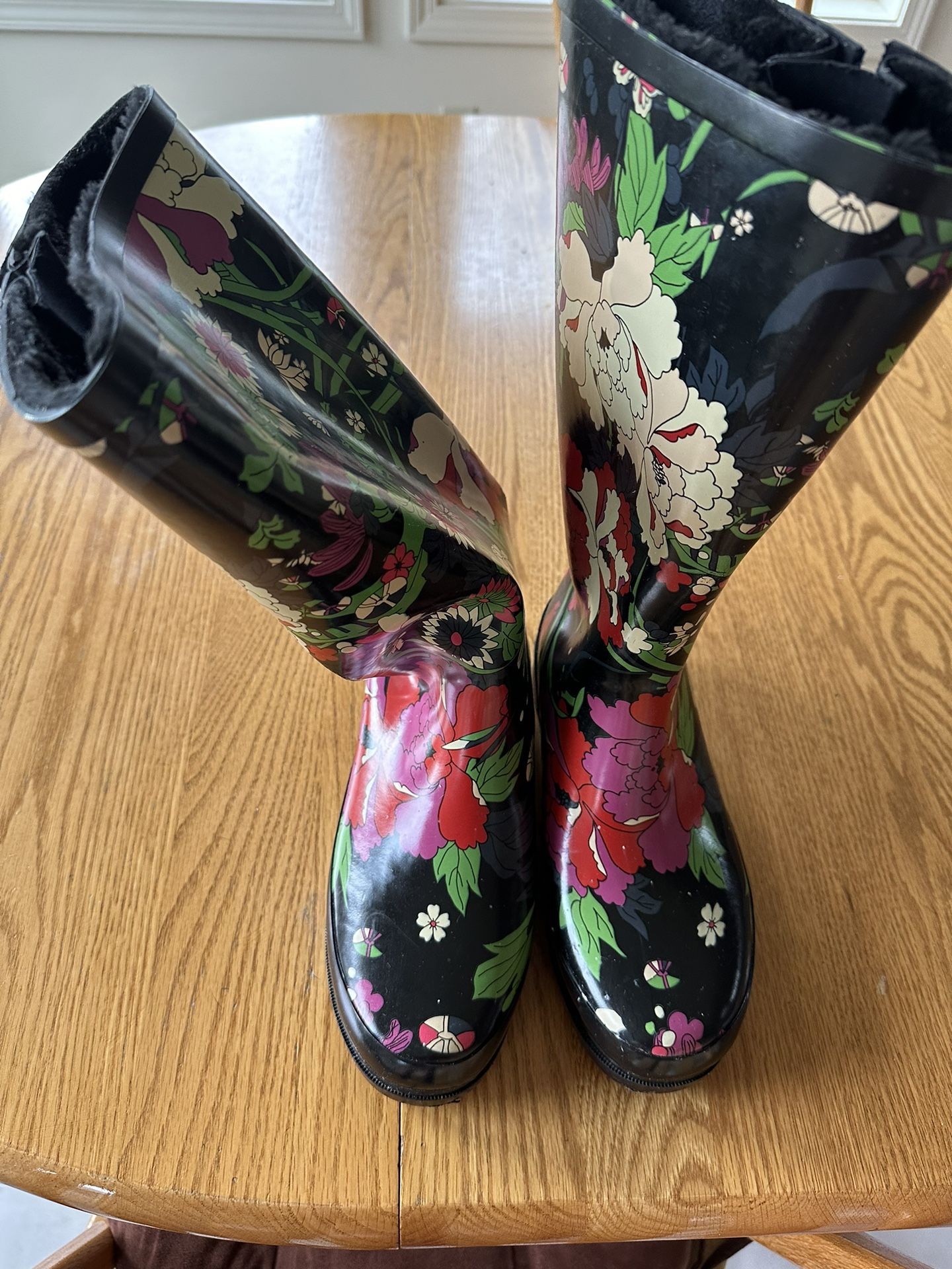 Sakroots rhythm cheap waterproof rain boot