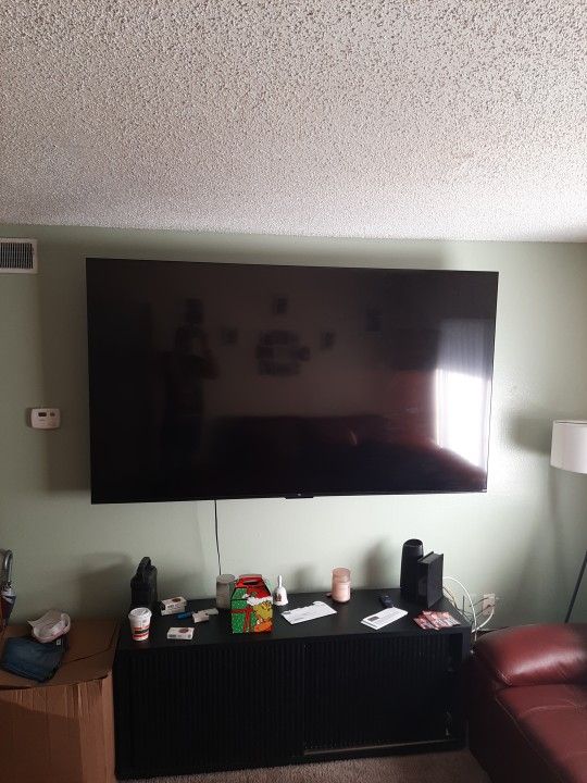 87' Inch Roku Tv