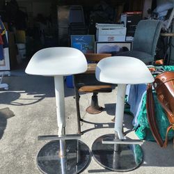 Great Pair Of White Adjustable Bar Stools Or Kitchen  Counter Stools