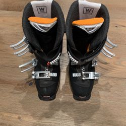 Barely Worn Ski Salomon Boots (6.5) Womens