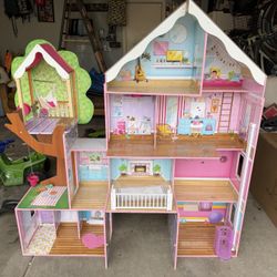Large Doll House