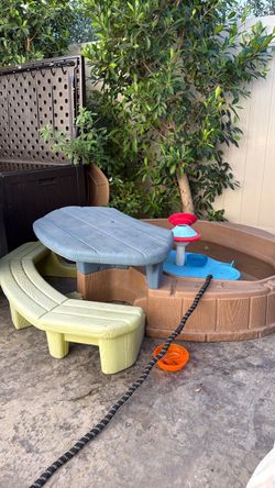 Step 2 Sand box with cover and picnic table