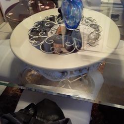 Table Only Beautiful And Clean Downsized And Need Room