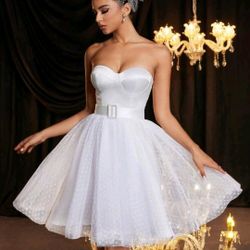 Chic White Strapless Tulle Dress – A Dream for Bridal & Special Events