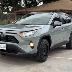 2022 TOYOTA RAV4 Xle 