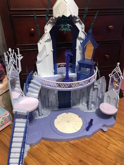 Frozen Barbie Castle for Sale in Philadelphia, PA - OfferUp