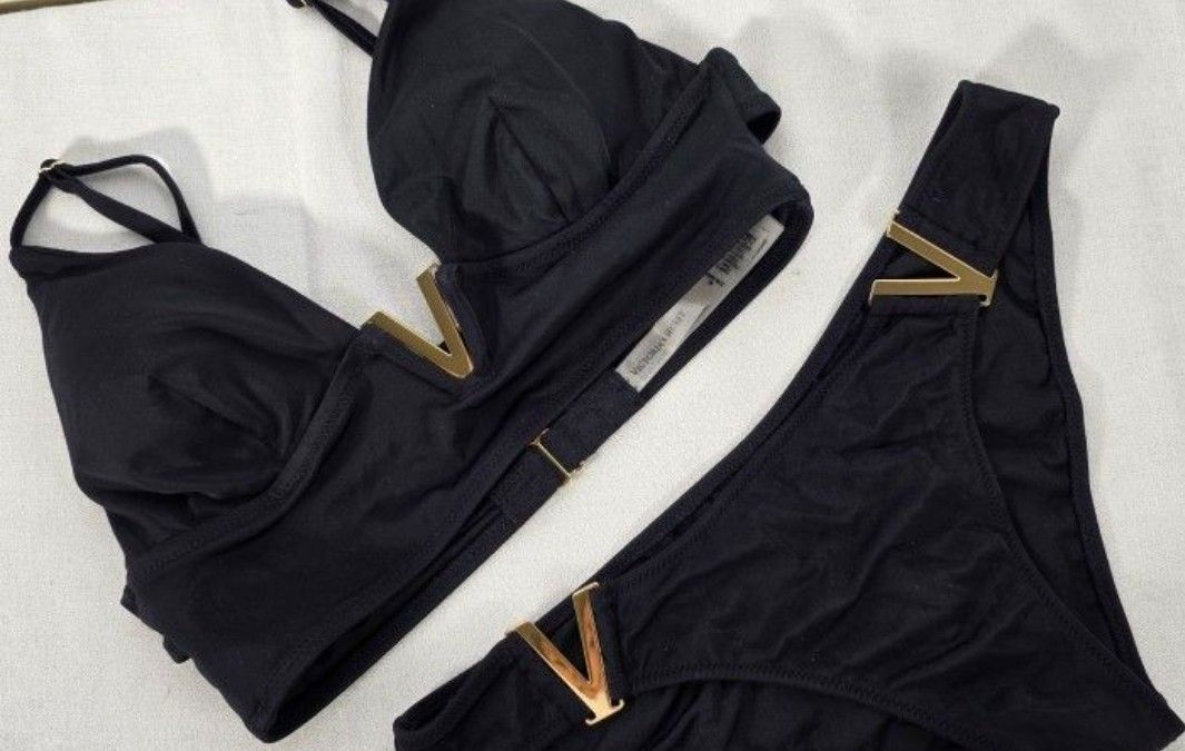 New Victoria Secret Black Bikini NWOT. - TOP - M
Bottom - S