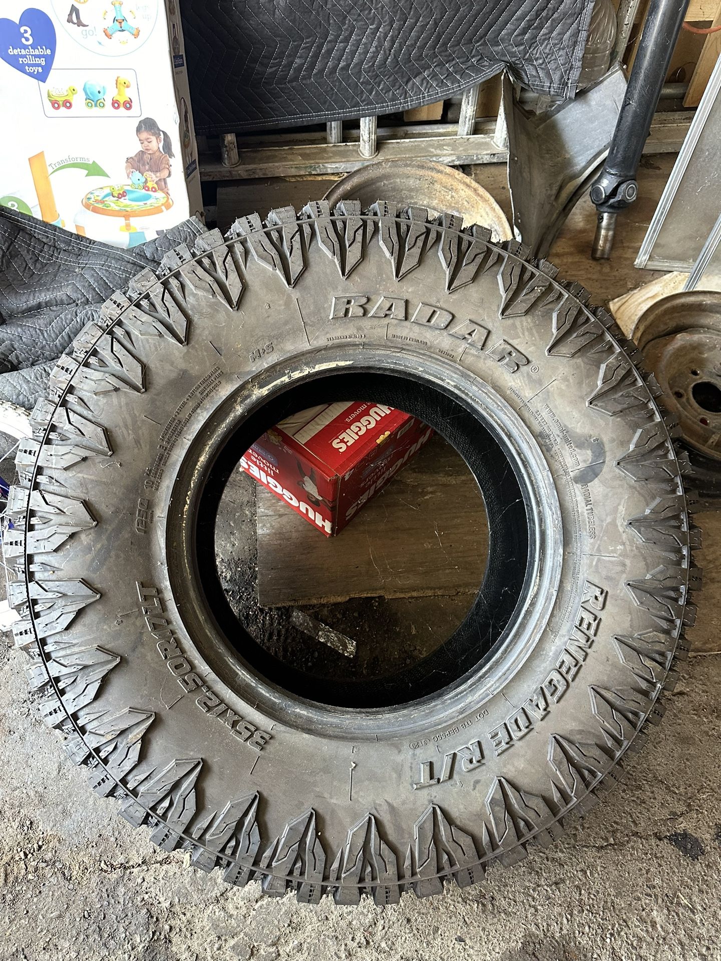 35x12.50R17 Renegade Rt Radar Tire