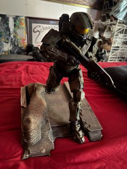 HALO Master chief statue