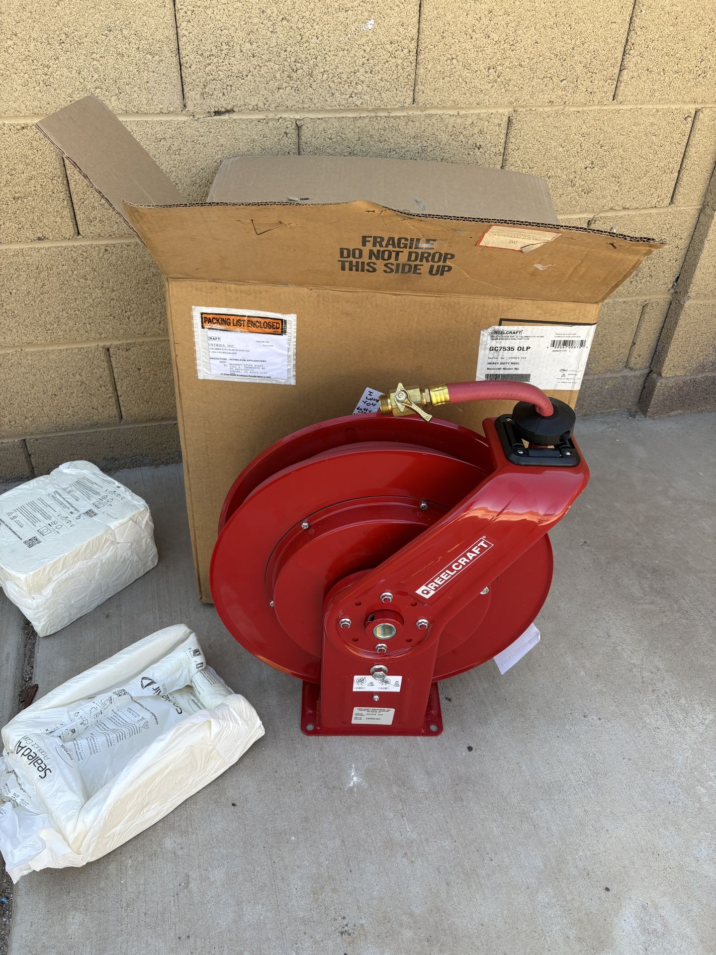 Reelcraft GC7535-OLP - 5/8" x 35 ft. 200 psi, Garden Series Spring Retractable Hose Reel