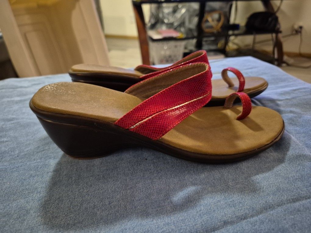 Red Wedge Size 8