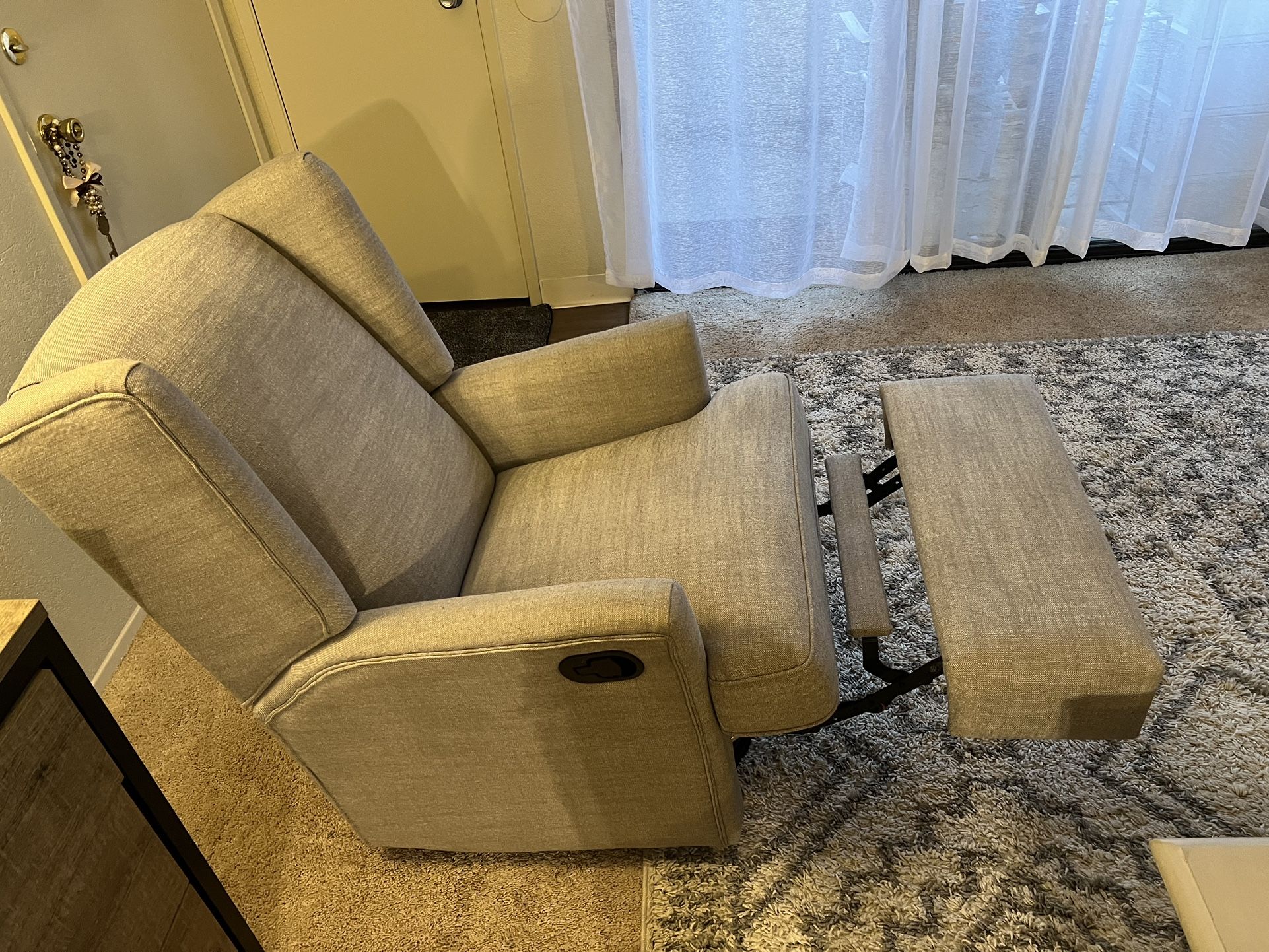 Rocking chair w/recliner