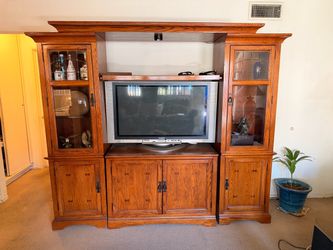 Free Large Real Wood Oak Entertainment Center / Wall Unit – Excellent Condition