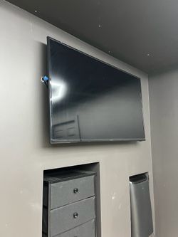 Insignia 50 inch flatscreen HDTV (not a smart TV and not 4k)