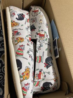 Women’s Size 8 Toms Shoes Holiday Cats