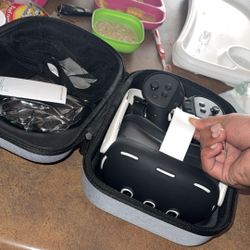 quest 3 barley used w/ all a accessories & batteries 