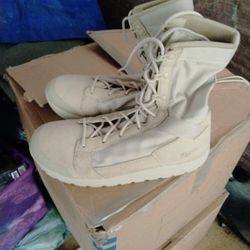 Military Boots Danner Size (11) USA Never Used 