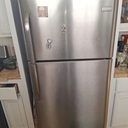Frigidaire Refrigerator...........Works Excellent 