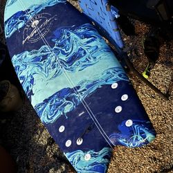 Super fun, floaty, and maneuverable, this is the perfect board to transition to from a longer board. Come take it for a paddle in Venice. Comes with f