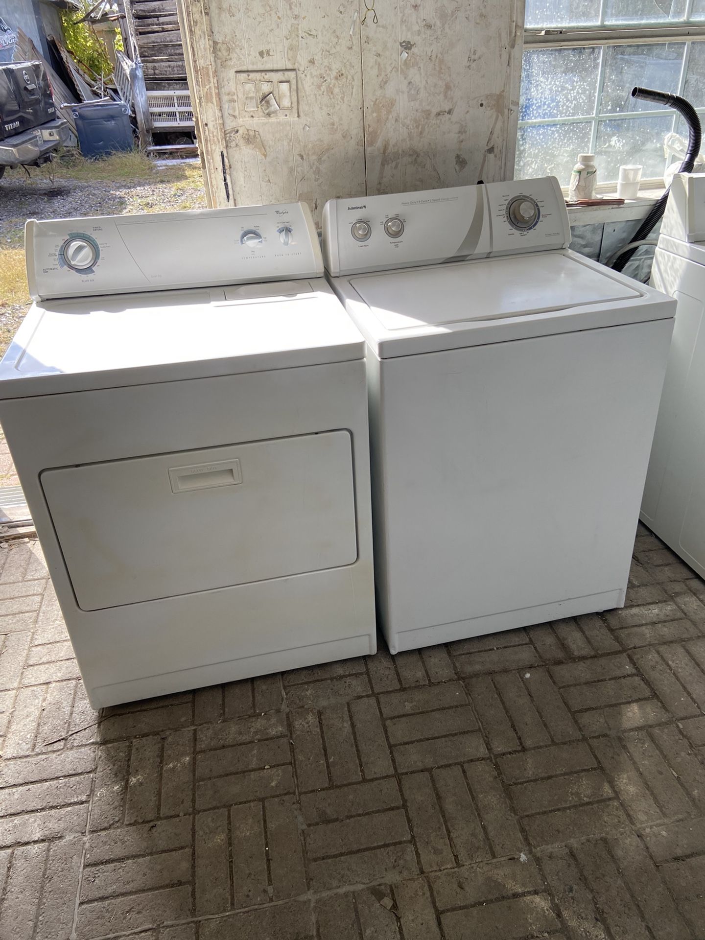 EXCELLENT  RUNNING  WHIRLPOOL  SUPER  CAPACITY  ELECTRIC DRYER  & WASHER SET! NO ISSUES WITH EITHER. BOTH RUN LIKE BRAND NEW! BOTH CLEANRD IN & OUT. T