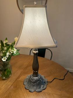 Vintage Style Table Lamp with Floral Base