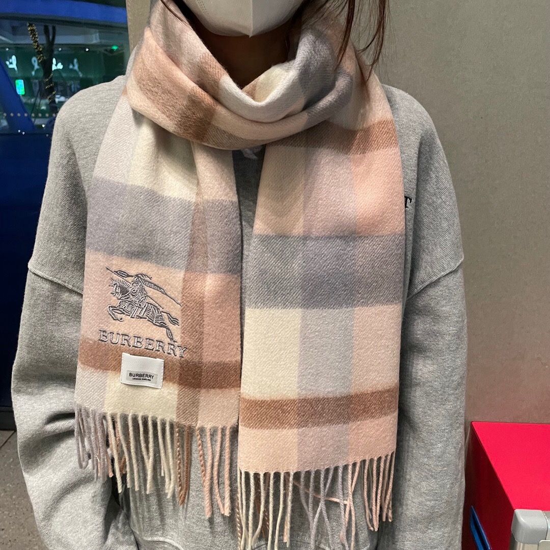 Burberry Pink & Cream Checked Scarf – Soft & Cozy 
