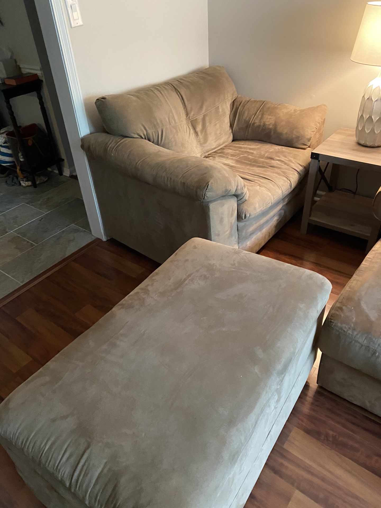 Large seat with storage ottoman