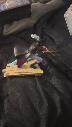 One Piece Hawkeye Mihawk figure