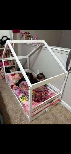 Bed/mattress /baby bassinet