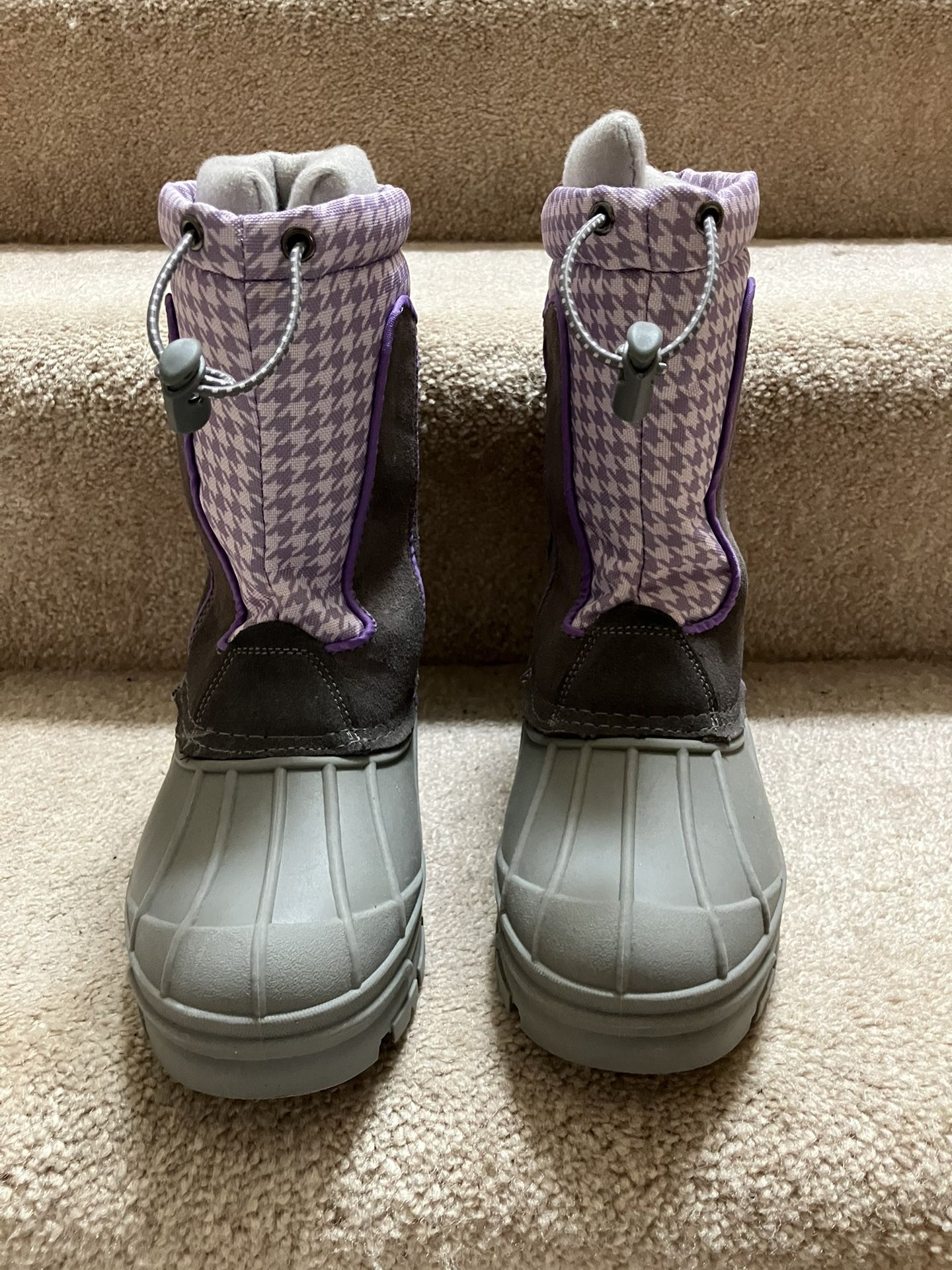 Girls Snow Boot Like New Condition Size 2