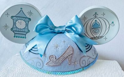 Cinderella Disney Minnie Ears Light Blue Glass Slipper Pumpkin Carriage