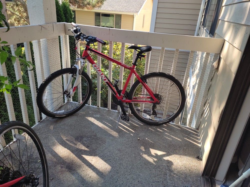 Giant Boulder Mountain Bike Excellent Condition 