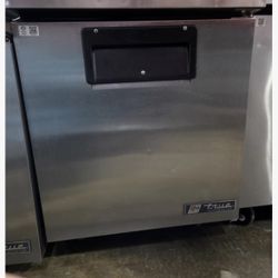 TRUE UNDERCOUNTER REFRIGERATOR 