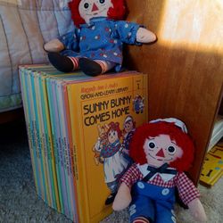 1988 Raggedy Ann & Andy Collection  and 4 Dolls