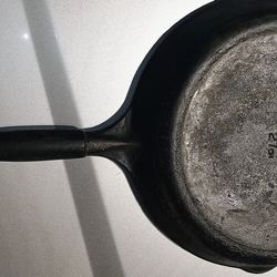 Cast iron skillet
