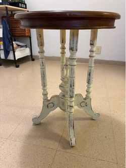 2 Accent tables