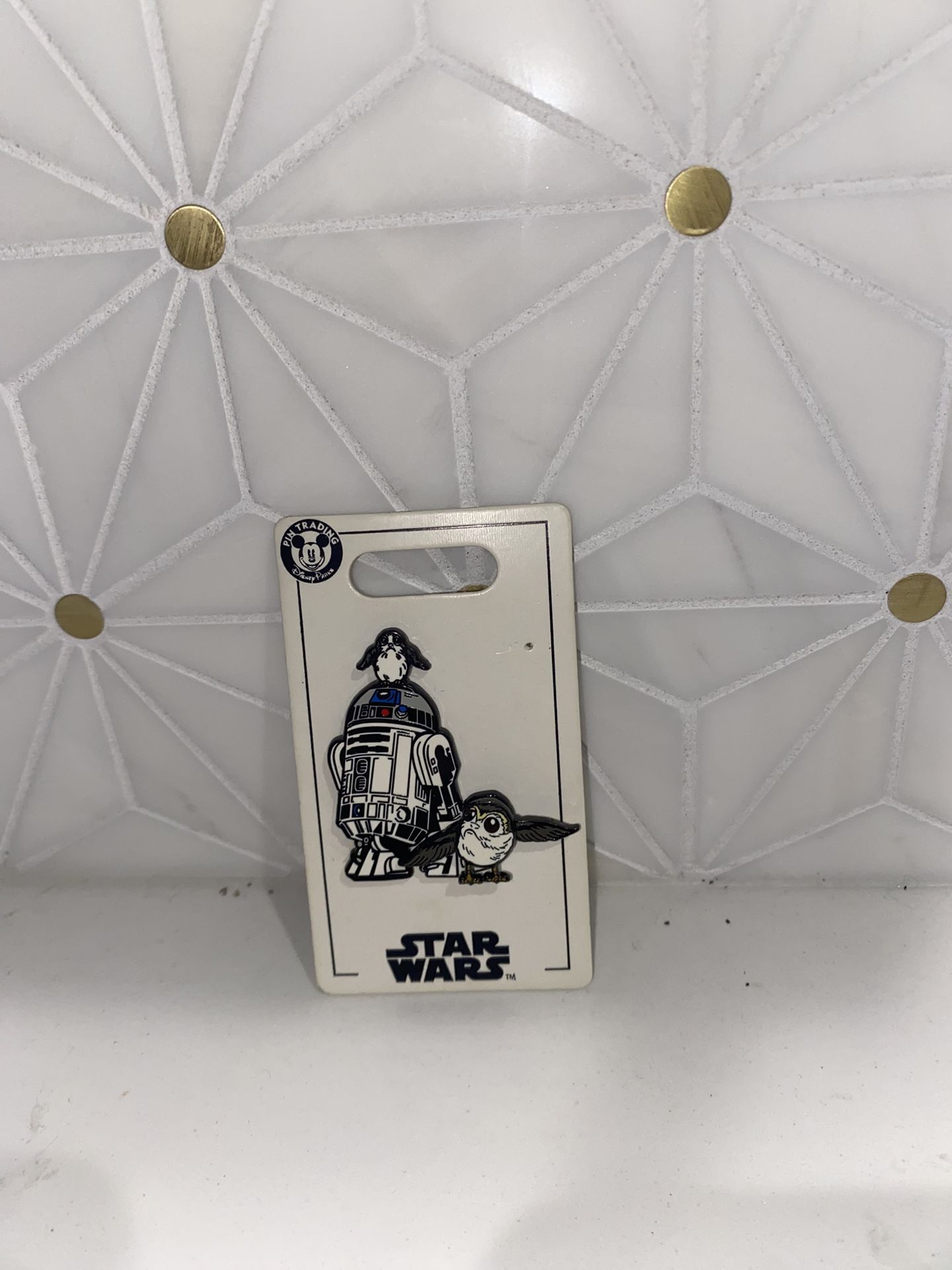 Disney Star Wars R2-D2 and Porg Bird Swivel Pin NEW