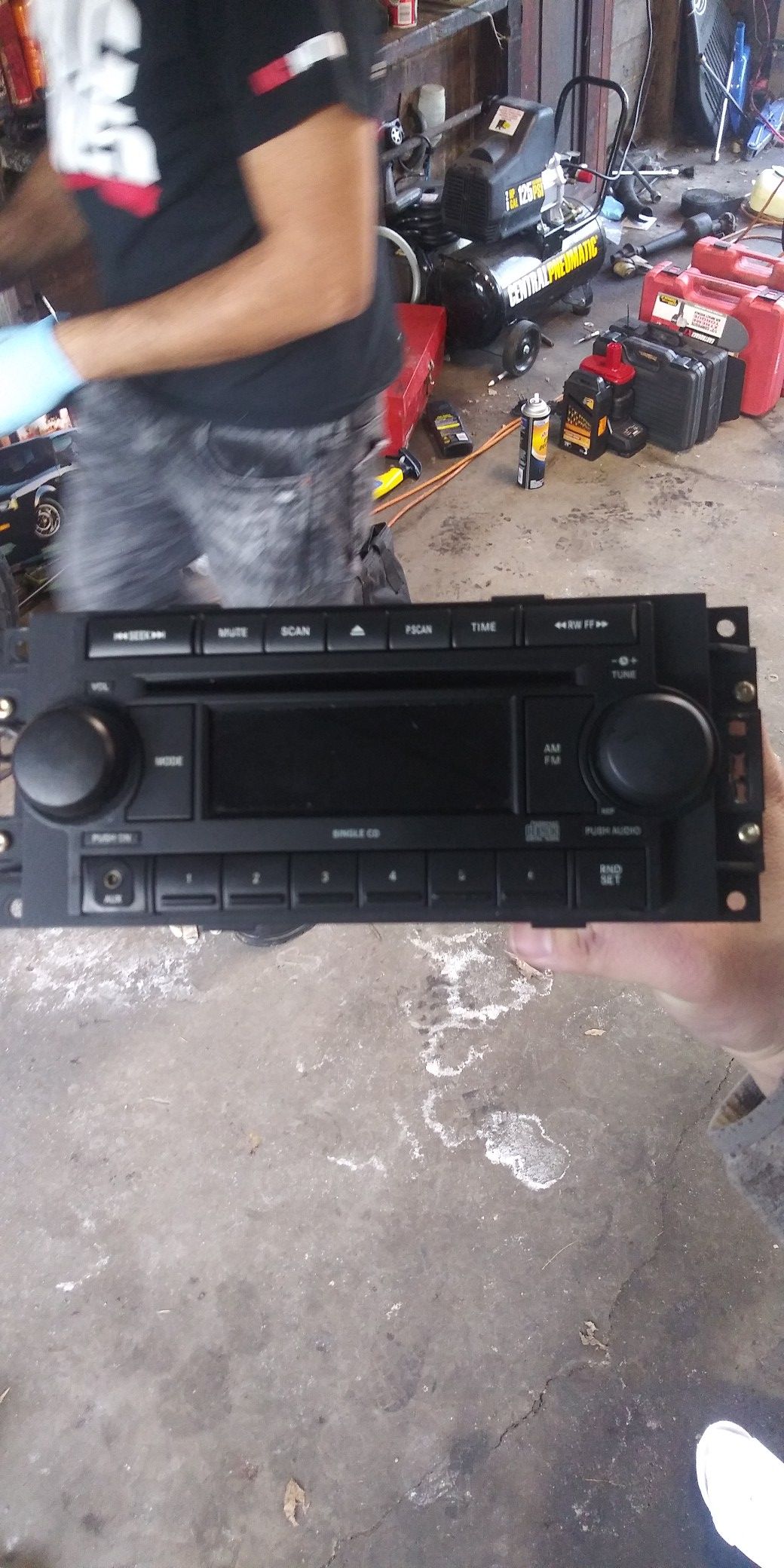 Chrysler 300 stock radio