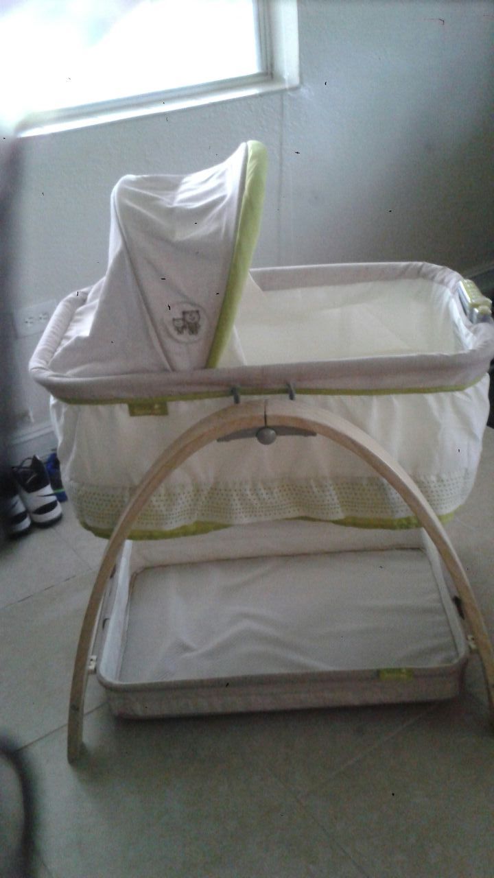 Summer wooden bassinet - Main Image