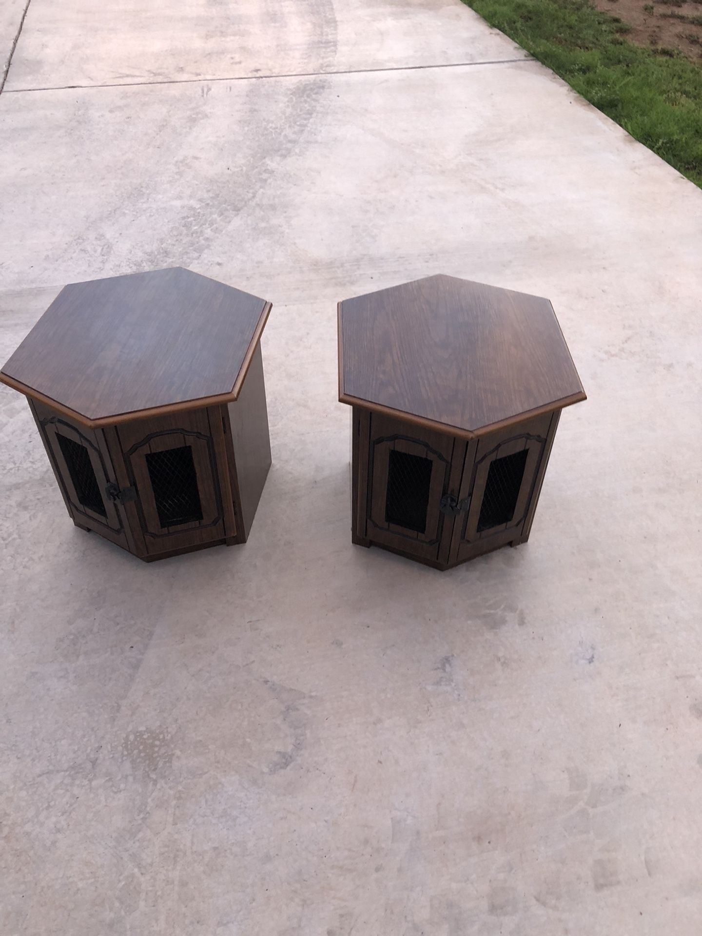 Indoor Dog Kennels/End Tables